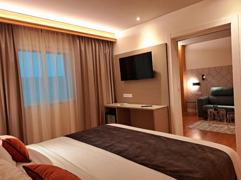 Standard Double Suite image 2