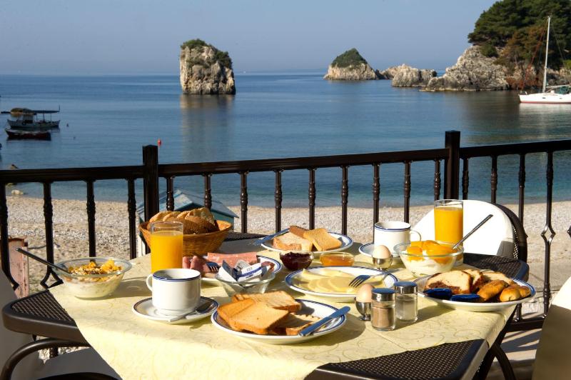 Double or Twin Room with Sea View image 3