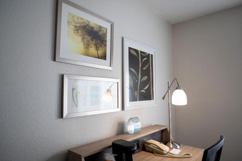 King Room - Non-Smoking image 2