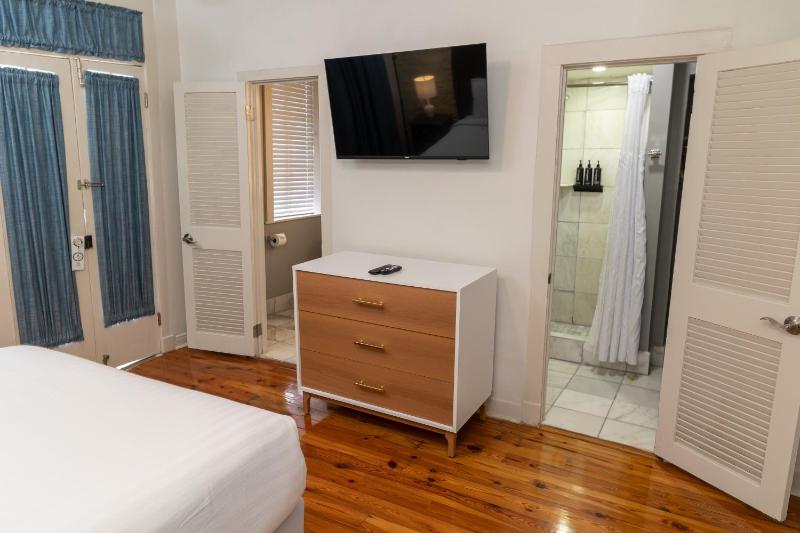 Deluxe King Room image 1