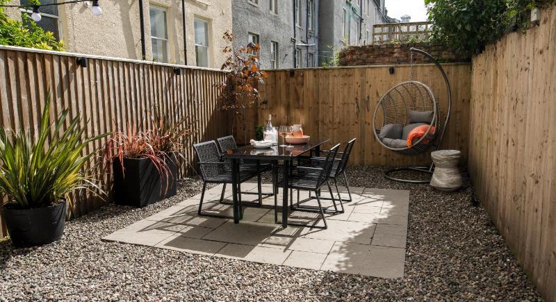 One-Bedroom Basement Apartment - Braan image 1