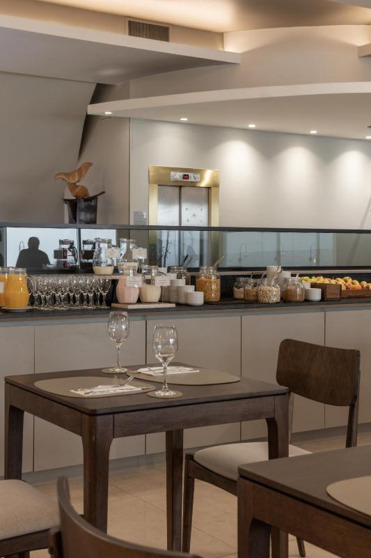 Plaza Real Suites Hotel - image 28