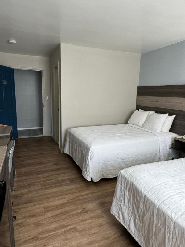 Double Room image 3
