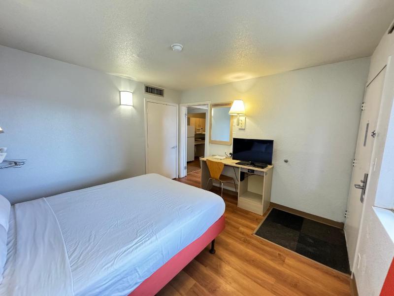 Deluxe Double Room - Non-Smoking image 4