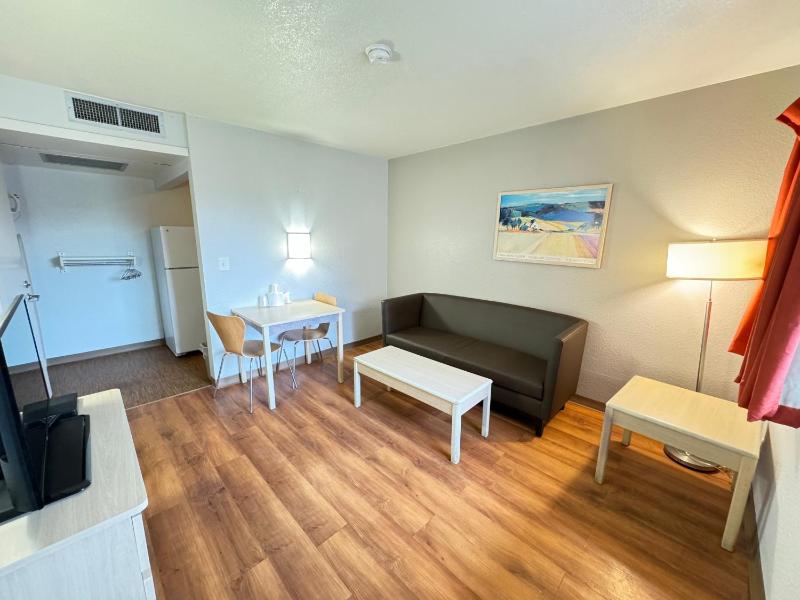 Deluxe Double Room - Non-Smoking image 3