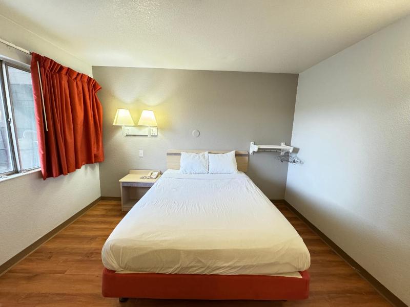 Deluxe Double Room - Non-Smoking image 2