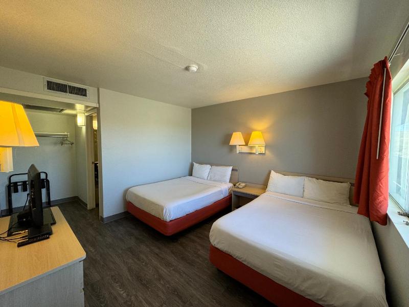 Deluxe Quadruple Room - Non-Smoking image 2