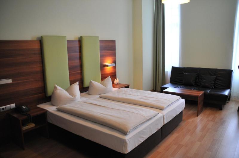 Quadruple Room image 4