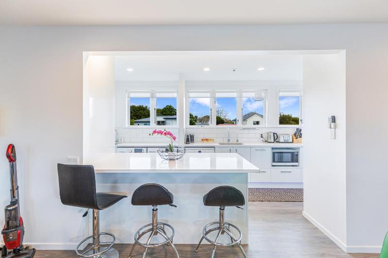 Ellerslie 3BR House Fresh Reno Zodiak Stays - image 12