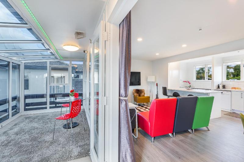 Ellerslie 3BR House Fresh Reno Zodiak Stays - image 10