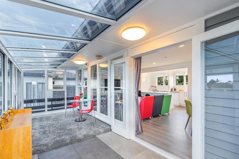 Ellerslie 3BR House Fresh Reno Zodiak Stays - image 16