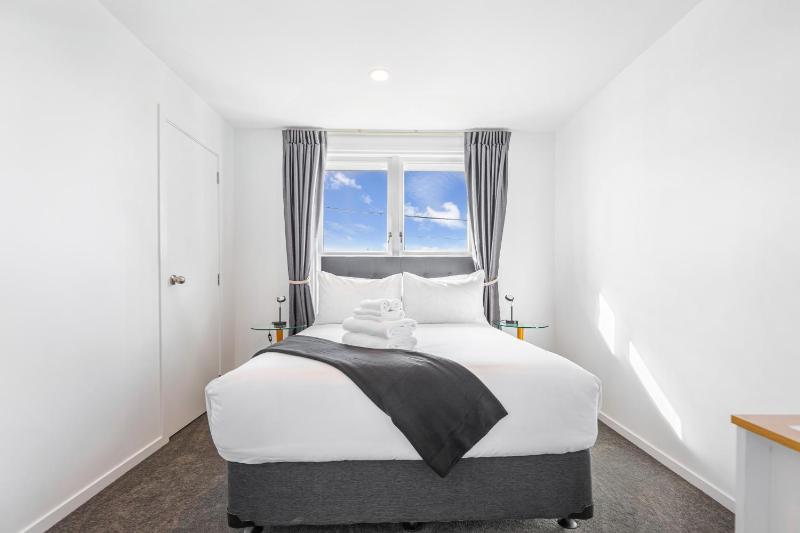 Ellerslie 3BR House Fresh Reno Zodiak Stays - image 13