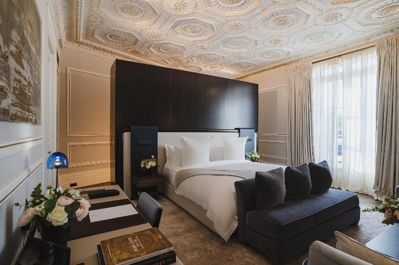 Executive Suite with private access to Jacuzzi, Sauna and Hamman image 1