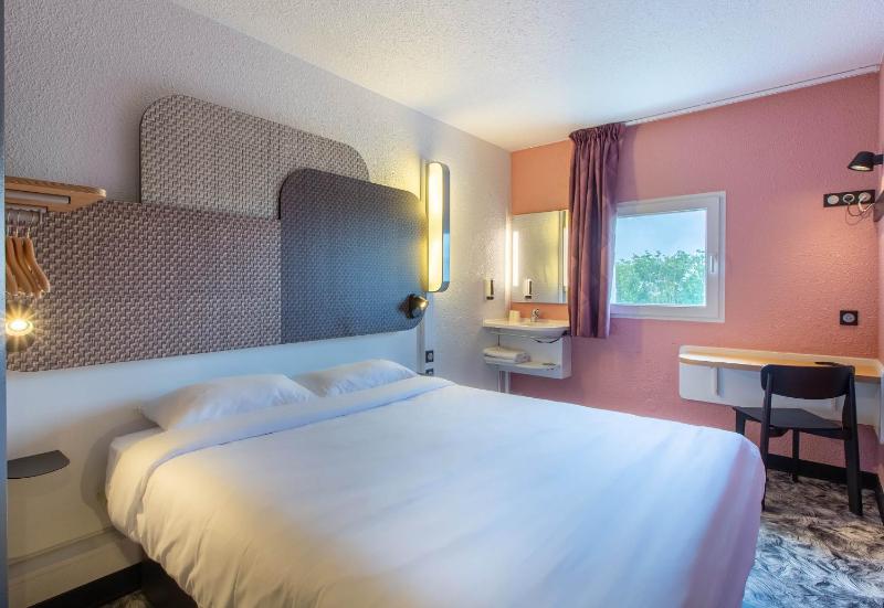Double Room image 3