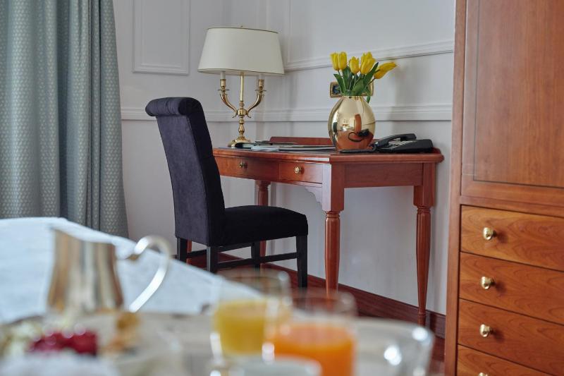 Deluxe Double Room with Balcony image 1