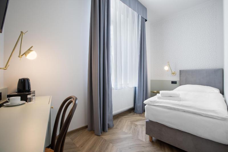 Superior Single Room image 1