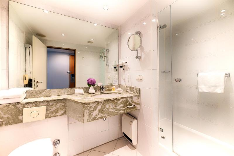 Standard Room image 3