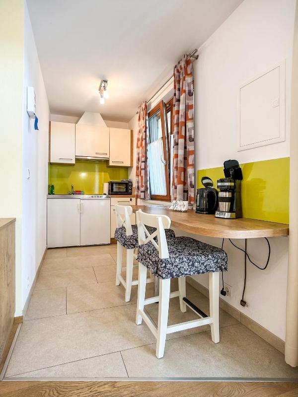 One-Bedroom Apartment image 4