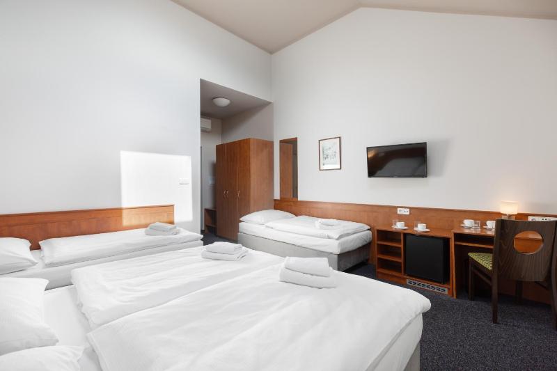 Quadruple Room image 1