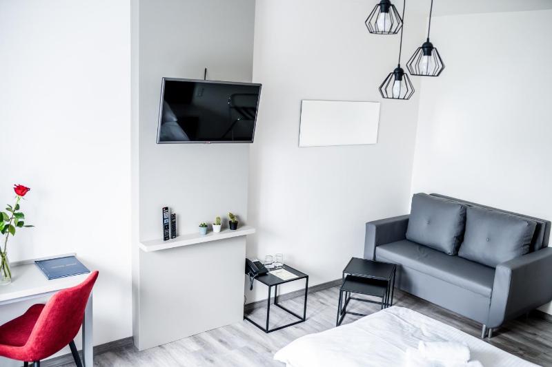 Business Twin Room image 4