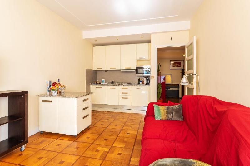 LE CAPITOL 2 AP4421 By Riviera Holiday Homes - image 3