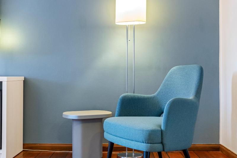 Compact Single Room image 4