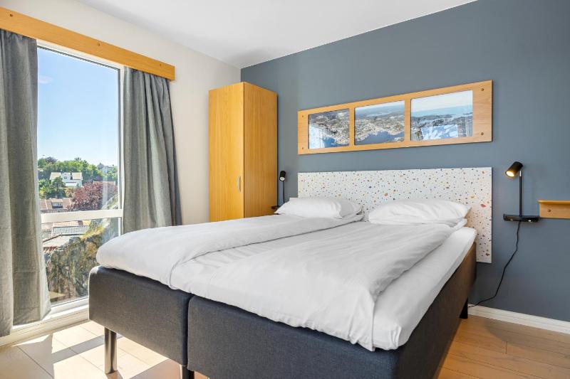 Standard Double Room image 3