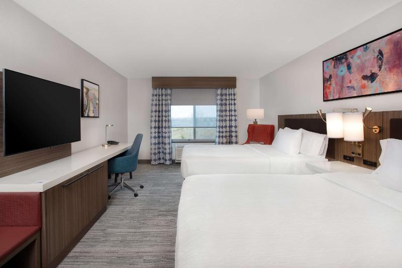 Queen Room with Two Queen Beds image 3