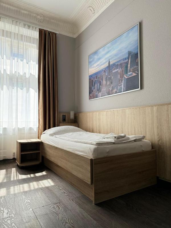 Single Room with private shower and shared WC image 1
