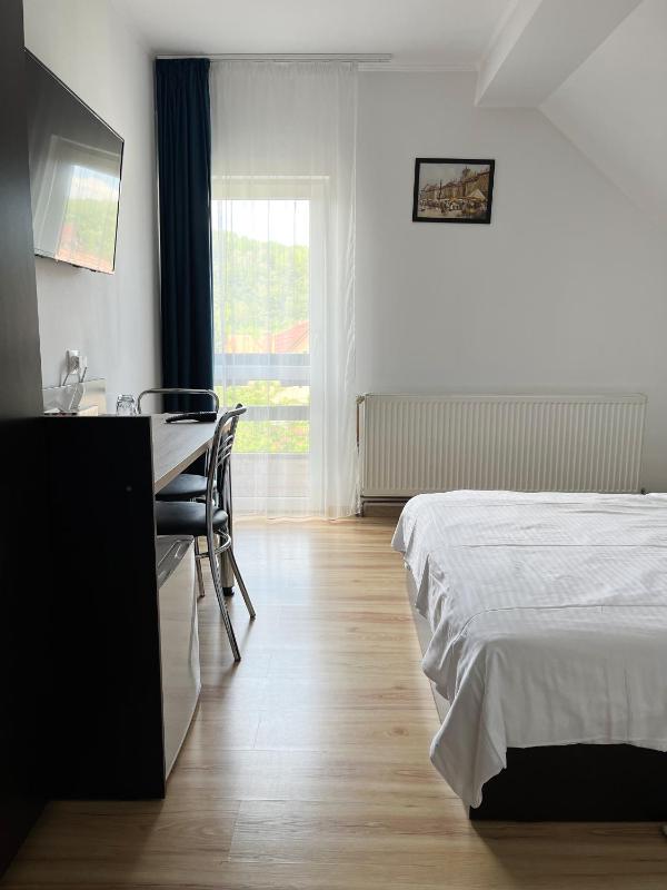 Double Room image 1