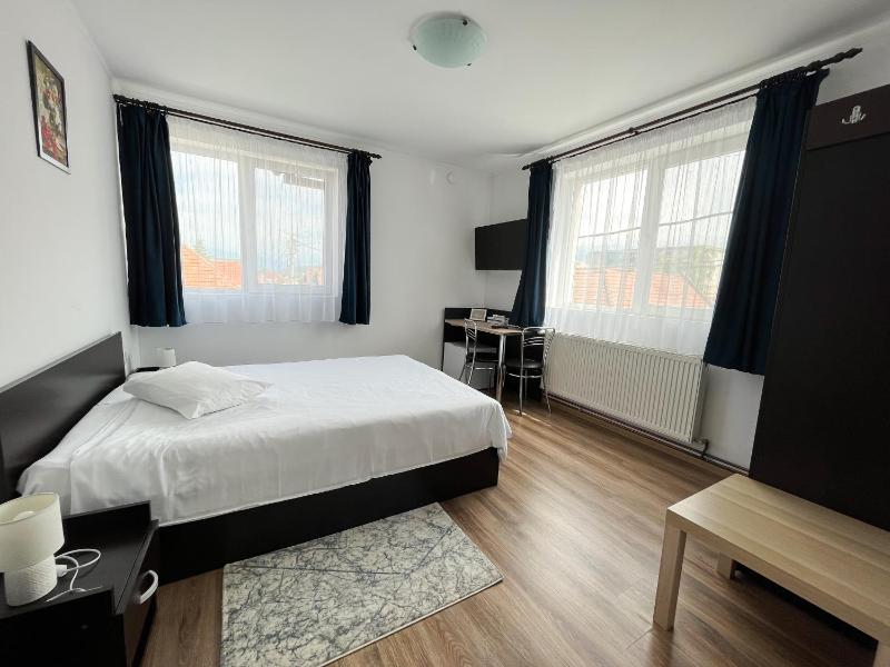 Double Room image 4