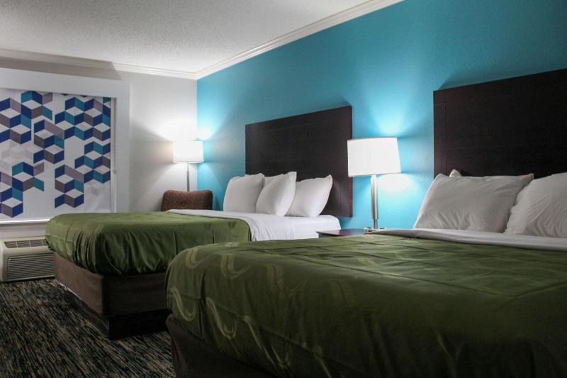 Queen Room with Two Queen Beds image 3