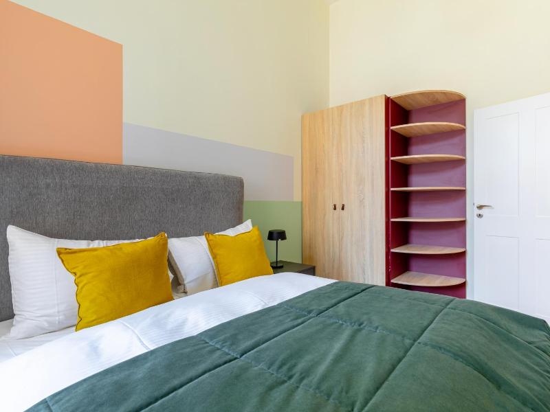 Extra Large 2 Bedroom Apartment with Terrace image 2
