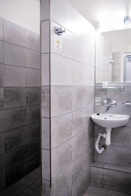 Business Twin Room image 2