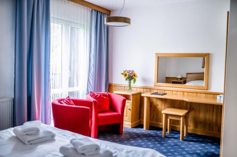 Luxury One-Bedroom Apartment image 4