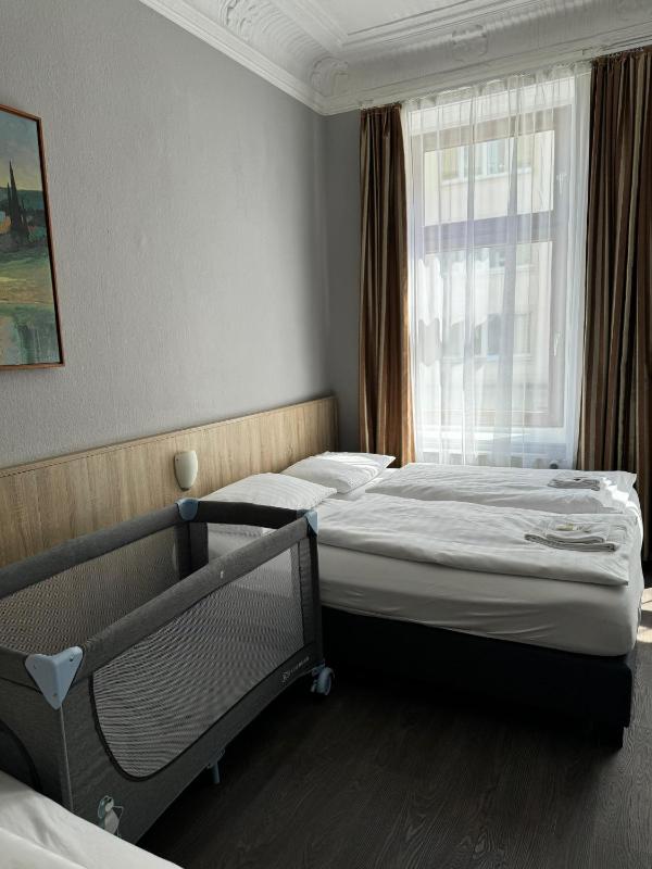 Double Room with private shower and Shared WC image 2