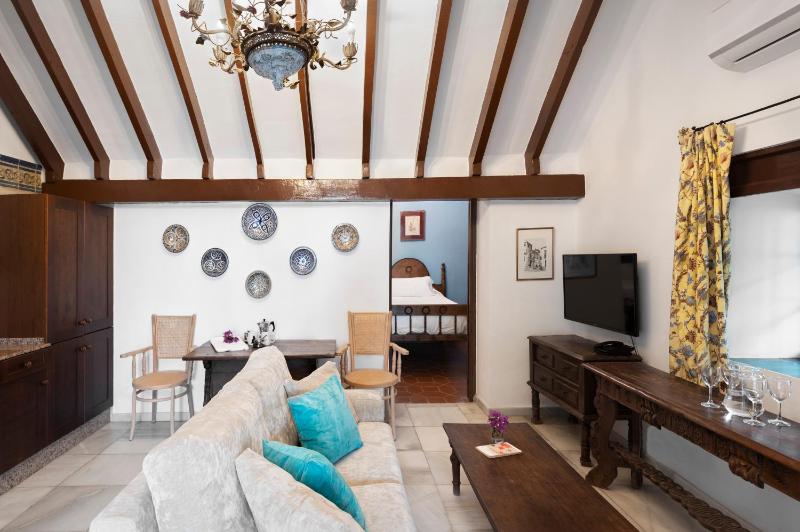 One-Bedroom Apartment image 3