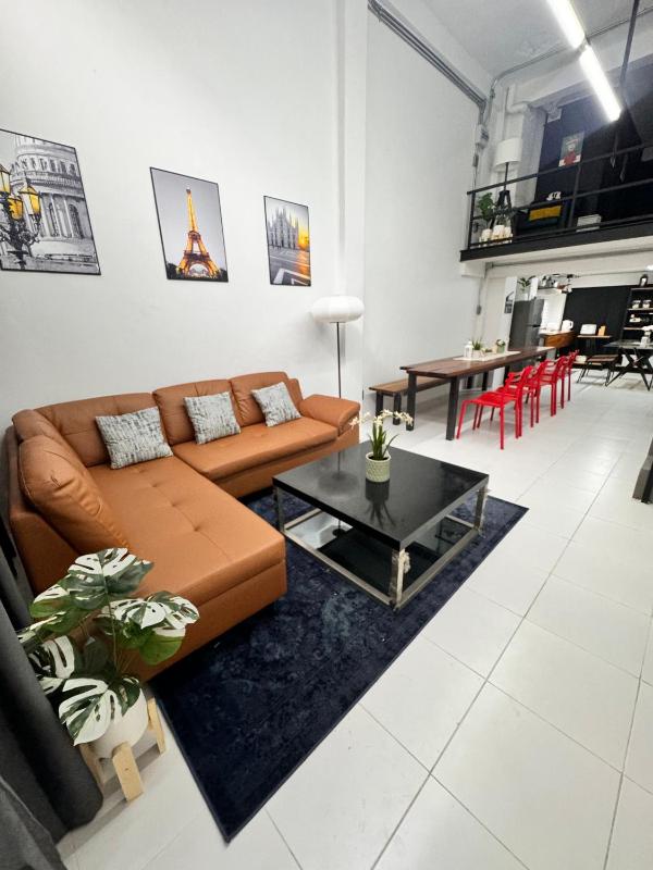 Modern Sukhumvit house near Phrakanong BTS station Images