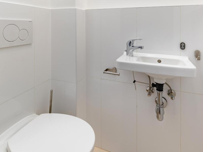 2 Bedroom Apartment with Balcony image 3