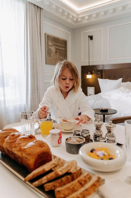 Deluxe Suite with private access to Jacuzzi, Sauna and Hamman image 1