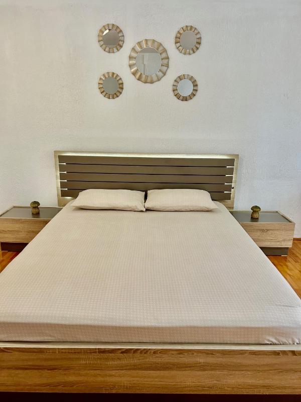 One-Bedroom Apartment with Patio (4 Adults) image 1