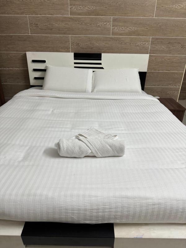 The Elite Inn - image 12