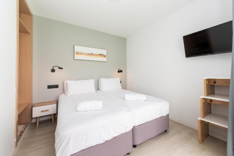 One-Bedroom Apartment image 3