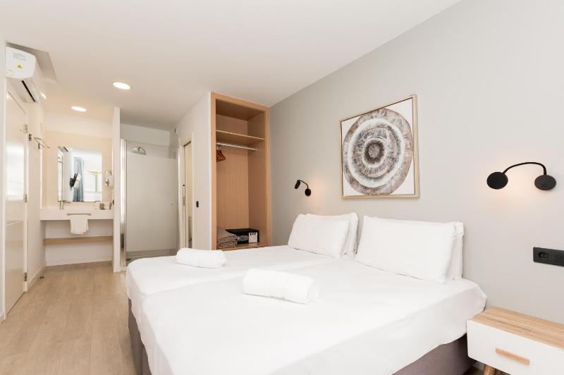 One-Bedroom Apartment image 1