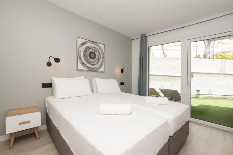 One-Bedroom Apartment image 4