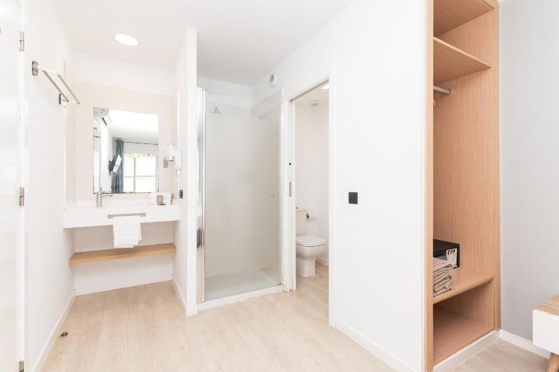 One-Bedroom Apartment image 3