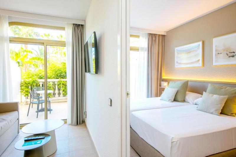 Apartment with Pool View (2 adults + 2 children) image 4
