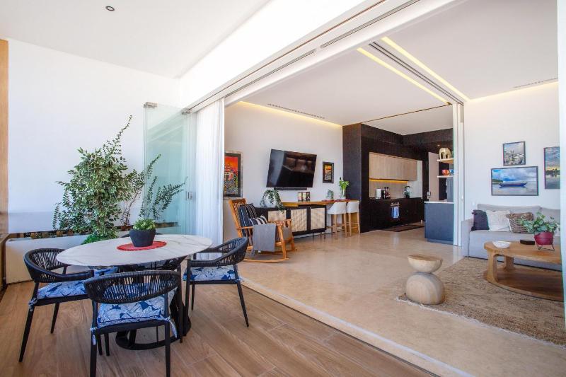 Luxury 1BR + Flex + Heated Rooftop Pool in Soho PV - image 15