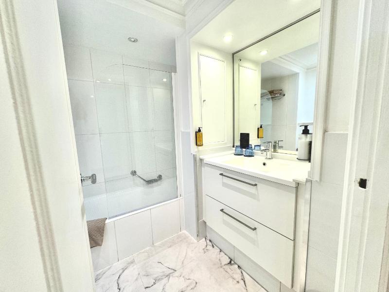 Classic Double Room City View image 1