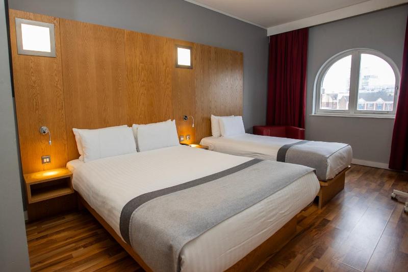 Standard Room with One Double Bed and One Twin Bed image 3